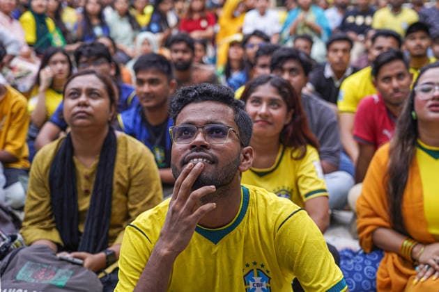 June 20, 2026, Dhaka, Dhaka, Bangladesh: Dhaka, Bangladesh, June 20, 2026: Football fans gather at the Teacher-Student Centre (TSC) of the University of Dhaka to watch the FIFA World Cup, WM, Weltmeisterschaft, Fussball match between Brazil and Haiti on a giant screen in Dhaka, Bangladesh. Thousands of supporters wearing Brazil s yellow and green colors cheered, waved flags, and celebrated throughout the match, creating a festive atmosphere at the venue. Following the game, jubilant fans took part in celebrations and victory processions, reflecting the enduring passion for football among Bangladeshi supporters. Dhaka Bangladesh - ZUMAk185 0859594131st Copyright: xRubelxKarmakerx