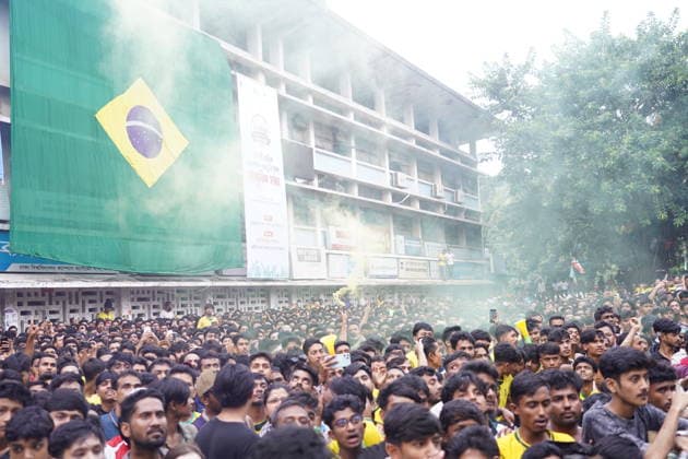 June 20, 2026, Dhaka, Dhaka, Bangladesh: Dhaka, Bangladesh, June 20, 2026: Football fans gather at the Teacher-Student Centre (TSC) of the University of Dhaka to watch the FIFA World Cup, WM, Weltmeisterschaft, Fussball match between Brazil and Haiti on a giant screen in Dhaka, Bangladesh. Thousands of supporters wearing Brazil s yellow and green colors cheered, waved flags, and celebrated throughout the match, creating a festive atmosphere at the venue. Following the game, jubilant fans took part in celebrations and victory processions, reflecting the enduring passion for football among Bangladeshi supporters. Dhaka Bangladesh - ZUMAk185 0859594133st Copyright: xRubelxKarmakerx