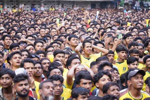 June 20, 2026, Dhaka, Dhaka, Bangladesh: Dhaka, Bangladesh, June 20, 2026: Football fans gather at the Teacher-Student Centre (TSC) of the University of Dhaka to watch the FIFA World Cup, WM, Weltmeisterschaft, Fussball match between Brazil and Haiti on a giant screen in Dhaka, Bangladesh. Thousands of supporters wearing Brazil s yellow and green colors cheered, waved flags, and celebrated throughout the match, creating a festive atmosphere at the venue. Following the game, jubilant fans took part in celebrations and victory processions, reflecting the enduring passion for football among Bangladeshi supporters. Dhaka Bangladesh - ZUMAk185 0859594173st Copyright: xRubelxKarmakerx