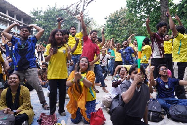 June 20, 2026, Dhaka, Dhaka, Bangladesh: Dhaka, Bangladesh, June 20, 2026: Football fans gather at the Teacher-Student Centre (TSC) of the University of Dhaka to watch the FIFA World Cup, WM, Weltmeisterschaft, Fussball match between Brazil and Haiti on a giant screen in Dhaka, Bangladesh. Thousands of supporters wearing Brazil s yellow and green colors cheered, waved flags, and celebrated throughout the match, creating a festive atmosphere at the venue. Following the game, jubilant fans took part in celebrations and victory processions, reflecting the enduring passion for football among Bangladeshi supporters. Dhaka Bangladesh - ZUMAk185 0859594175st Copyright: xRubelxKarmakerx