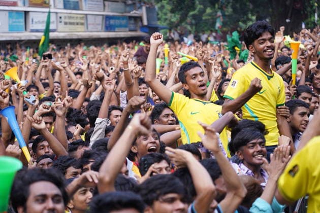 June 20, 2026, Dhaka, Dhaka, Bangladesh: Dhaka, Bangladesh, June 20, 2026: Football fans gather at the Teacher-Student Centre (TSC) of the University of Dhaka to watch the FIFA World Cup, WM, Weltmeisterschaft, Fussball match between Brazil and Haiti on a giant screen in Dhaka, Bangladesh. Thousands of supporters wearing Brazil s yellow and green colors cheered, waved flags, and celebrated throughout the match, creating a festive atmosphere at the venue. Following the game, jubilant fans took part in celebrations and victory processions, reflecting the enduring passion for football among Bangladeshi supporters. Dhaka Bangladesh - ZUMAk185 0859594267st Copyright: xRubelxKarmakerx