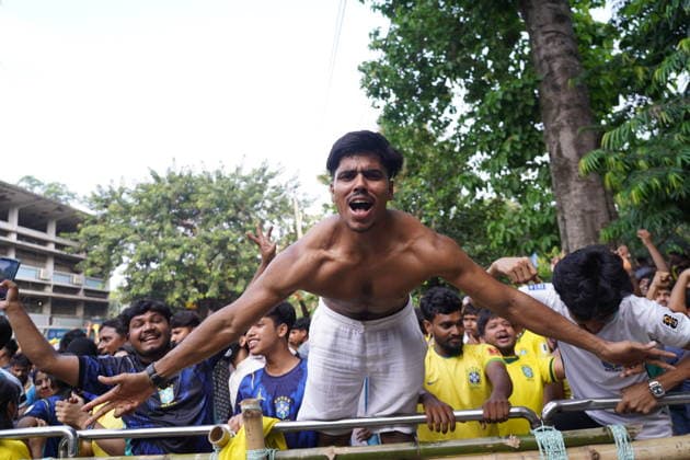 June 20, 2026, Dhaka, Dhaka, Bangladesh: Dhaka, Bangladesh, June 20, 2026: Football fans gather at the Teacher-Student Centre (TSC) of the University of Dhaka to watch the FIFA World Cup, WM, Weltmeisterschaft, Fussball match between Brazil and Haiti on a giant screen in Dhaka, Bangladesh. Thousands of supporters wearing Brazil s yellow and green colors cheered, waved flags, and celebrated throughout the match, creating a festive atmosphere at the venue. Following the game, jubilant fans took part in celebrations and victory processions, reflecting the enduring passion for football among Bangladeshi supporters. Dhaka Bangladesh - ZUMAk185 0859594303st Copyright: xRubelxKarmakerx