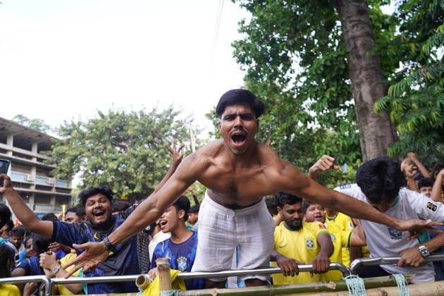 June 20, 2026, Dhaka, Dhaka, Bangladesh: Dhaka, Bangladesh, June 20, 2026: Football fans gather at the Teacher-Student Centre (TSC) of the University of Dhaka to watch the FIFA World Cup, WM, Weltmeisterschaft, Fussball match between Brazil and Haiti on a giant screen in Dhaka, Bangladesh. Thousands of supporters wearing Brazil s yellow and green colors cheered, waved flags, and celebrated throughout the match, creating a festive atmosphere at the venue. Following the game, jubilant fans took part in celebrations and victory processions, reflecting the enduring passion for football among Bangladeshi supporters. Dhaka Bangladesh - ZUMAk185 0859594304st Copyright: xRubelxKarmakerx