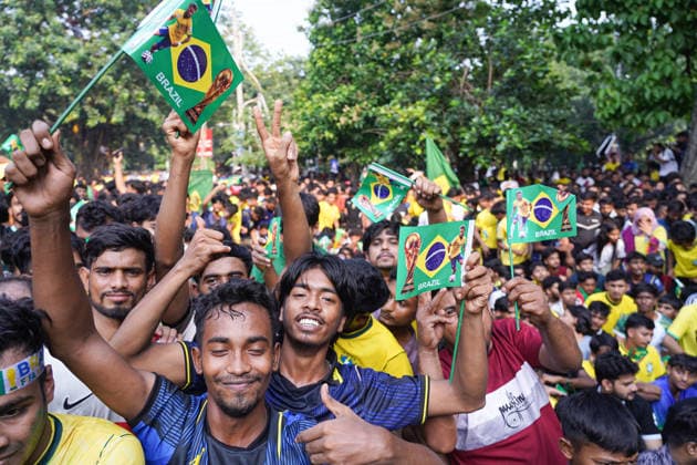 June 20, 2026, Dhaka, Dhaka, Bangladesh: Dhaka, Bangladesh, June 20, 2026: Football fans gather at the Teacher-Student Centre (TSC) of the University of Dhaka to watch the FIFA World Cup, WM, Weltmeisterschaft, Fussball match between Brazil and Haiti on a giant screen in Dhaka, Bangladesh. Thousands of supporters wearing Brazil s yellow and green colors cheered, waved flags, and celebrated throughout the match, creating a festive atmosphere at the venue. Following the game, jubilant fans took part in celebrations and victory processions, reflecting the enduring passion for football among Bangladeshi supporters. Dhaka Bangladesh - ZUMAk185 0859594368st Copyright: xRubelxKarmakerx