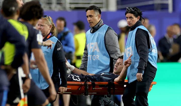FIFA World Cup, WM, Weltmeisterschaft, Fussball 2026 - Group D - Turkey vs Paraguay Matias Galarza of Paraguay is stretchered off during the FIFA World Cup 2026 group stage match Turkey against Paraguay, in San Francisco, USA, 19 June 2026. SAN FRANCISCO United States  Copyright: xBENJAMINxFANJOYx