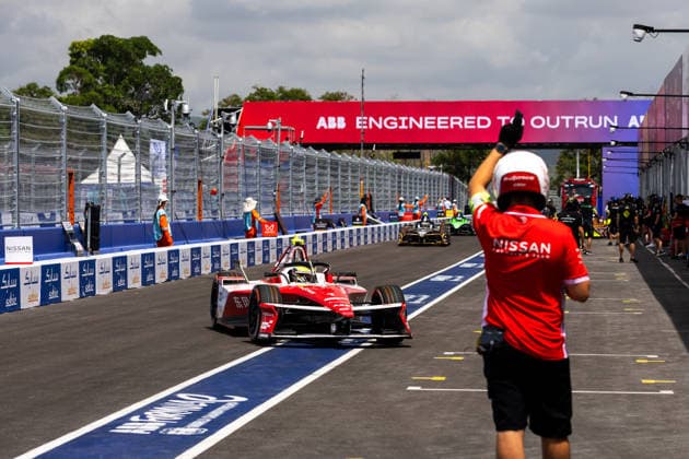 2026 FORMULA E SANYA ePRIX 01 ROWLAND Oliver (gbr), Nissan Formula E Team, Nissan e-4ORCE 05, action during the 2026 Sanya ePrix, 11th round of the 2025-26 ABB FIA Formula E World Championship, WM, Weltmeisterschaft on the Sanya Street Circuit from June 18 to 20, 2026 in Sanya, China - SanyaChina  Copyright: xDamienxDoumerguex