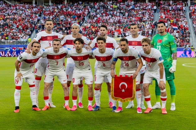 SANTA CLARA, CA - JUNE 19: Team Turkiye poses before the FIFA World Cup, WM, Weltmeisterschaft, Fussball 2026 Group D match between Turkiye and Paraguay on June 19, 2026 at San Francisco Bay Area Stadium in Santa Clara, CA. (Photo by Bob Kupbens Icon Sportswire) SOCCER: JUN 19 FIFA World Cup 26 Group D - Turkiye vs Paraguay EDITORIAL USE ONLY Icon260619033