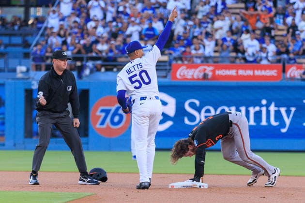 June 19, 2026, Los Angeles, California, USA: Mookie Betts 50 of the Los Angeles Dodgers catches the ball for an out on Taylor Ward 3 of the Baltimore Orioles on second base during a regular season MLB, Baseball Herren, USA game against the Baltimore Orioles on Friday June 19, 2026 at Dodger Stadium in Los Angeles, California. Dodgers defeat Orioles, 6-5. JAVIER ROJAS PI Los Angeles USA - ZUMAp124 20260619_zaa_p124_008 Copyright: xJavierxRojasx