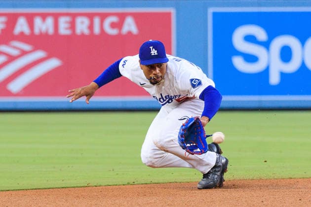 June 19, 2026, Los Angeles, California, USA: Mookie Betts 50 of the Los Angeles Dodgers fields a ball for an out at first base during a regular season MLB, Baseball Herren, USA game against the Baltimore Orioles on Friday June 19, 2026 at Dodger Stadium in Los Angeles, California. Dodgers defeat Orioles, 6-5. JAVIER ROJAS PI Dodgers Defeat Orioles, 6-5  - ZUMAp124 20260619_zaa_p124_024 Copyright: xJavierxRojasx