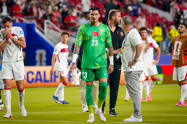 USA Soccer 2026 FIFA World Cup Group Stage Group D Turkey vs. Paraguay Levi’s Stadium, Santa Clara, San Francisco Bay Area, Santa Clara County, California UÄüurcan Ã‡AKIR Ugurcan CAKIR Turkey 23 Merih DEMÄ°RAL Merih DEMIRAL Turkey 3 Disappointment, frustration, dejected players, heads bowed, bewilderment, end of the game, scene after the final whistle, defeat, missed start, emotions, disillusionment, athletic setback, team reaction, final whistle, walk back to the locker room, blank stares, the pain of disappointment, coming to terms with the defeat, soccer, professional sports, national team players, team, sports drama,detected_source_language Copyright: xJOERANxSTEINSIEKx