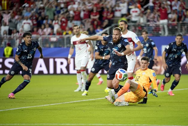 Turkiye v Paraguay - FIFA World Cup, WM, Weltmeisterschaft, Fussball 2026 - Group D SANTA CLARA, UNITED STATES - JUNE 19: Goalkeeper Orlando Gill (12) of Paraguay in action during the 2026 FIFA World Cup First Stage Group D match between Turkiye and Paraguay at the San Francisco Bay Area Stadium (Levi’s Stadium) in Santa Clara, California, United States on June 19, 2026. Tayfun Coskun Anadolu California United States. Editorial use only. Please get in touch for any other usage.  Copyright: x2026xAnadoluxTayfunxCoskunx