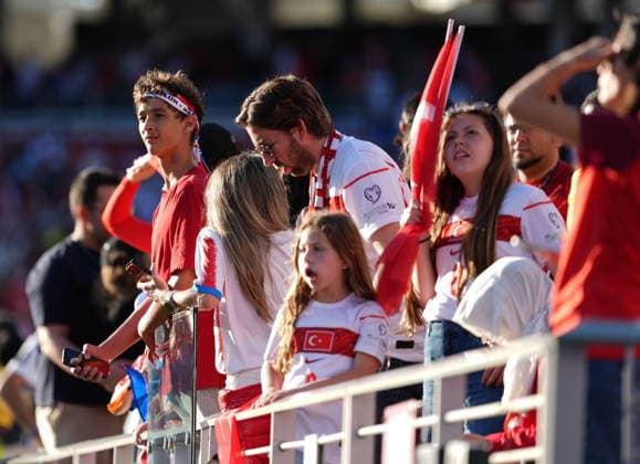 Turkiye v Paraguay - FIFA World Cup, WM, Weltmeisterschaft, Fussball 2026 - Group D SANTA CLARA, UNITED STATES - JUNE 19: Fans of Turkiye are seen during the 2026 FIFA World Cup First Stage Group D match between Turkiye and Paraguay at the San Francisco Bay Area Stadium (Levi’s Stadium) in Santa Clara, California, United States on June 19, 2026. Tayfun Coskun Anadolu California United States. Editorial use only. Please get in touch for any other usage.  Copyright: x2026xAnadoluxTayfunxCoskunx
