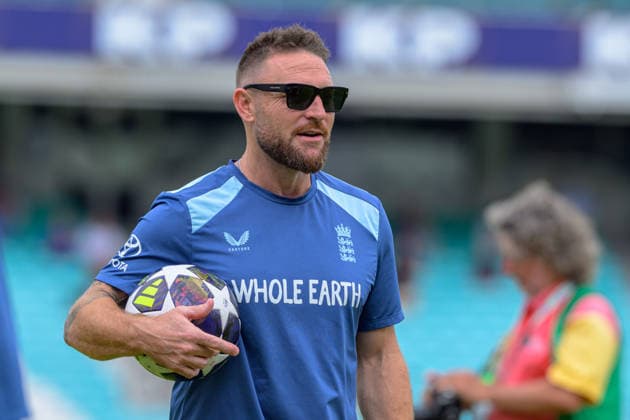 LONDON, ENGLAND JUNE 20 - Head Coach of England Brandon McCullum during pre game warm up before Day Four of the 2nd Rothesay Test Match game between England and New Zealand at Kia Oval on June 20, 2026 in London , England . (Photo by Keeran Marquis Sports Press Photo)  Copyright: xKeeranxMarquis SPPx Sportspressphoto_SPR171329