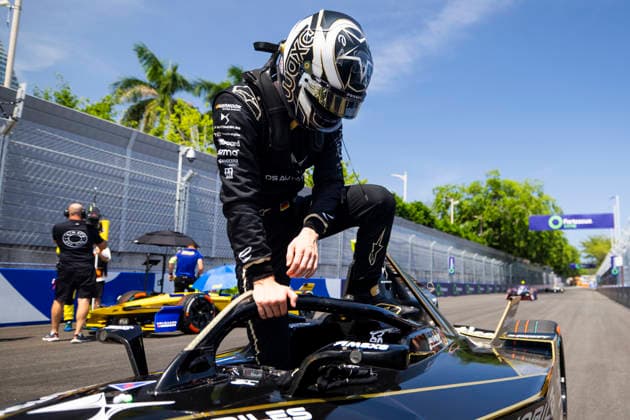 2026 FORMULA E SANYA ePRIX GUNTHER Maximilian (ger), DS Penske, DS E-Tense FE25, portrait during the 2026 Sanya ePrix, 11th round of the 2025-26 ABB FIA Formula E World Championship, WM, Weltmeisterschaft on the Sanya Street Circuit from June 18 to 20, 2026 in Sanya, China - SanyaChina  Copyright: xJULIENxDELFOSSEx