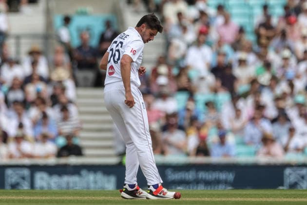 2nd Rothesay Test Match Day 4 England v New Zealand Josh Tongue of England stops the ball with his foot during the 2nd Rothesay Test Match Day 4 match England vs New Zealand at The Kia Oval, London, United Kingdom on 20 June 2026 (Photo by Mark Cosgrove News Images) London The Kia Oval London United Kingdom Copyright: xMarkxCosgrove NewsxImagesx