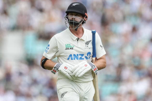 2nd Rothesay Test Match Day 4 England v New Zealand Henry Nicholls of New Zealand leaves the field of play after being dismissed for 121 during the 2nd Rothesay Test Match Day 4 match England vs New Zealand at The Kia Oval, London, United Kingdom on 20 June 2026 (Photo by Mark Cosgrove News Images) London The Kia Oval London United Kingdom Copyright: xMarkxCosgrove NewsxImagesx