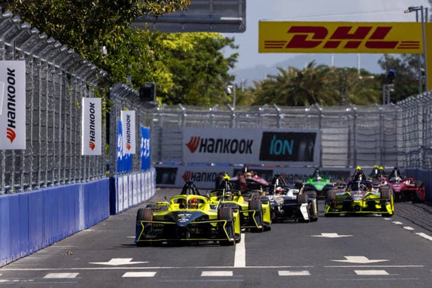 2026 FORMULA E SANYA ePRIX Start, 27 DENNIS Jake (gbr), Andretti Formula E, Porsche 99X Electric, action during the 2026 Sanya ePrix, 11th round of the 2025-26 ABB FIA Formula E World Championship, WM, Weltmeisterschaft on the Sanya Street Circuit from June 18 to 20, 2026 in Sanya, China - SanyaChina  Copyright: xDamienxDoumerguex