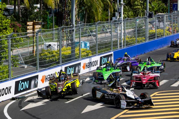 2026 FORMULA E SANYA ePRIX crash 33 TICKTUM Dan (gbr), Cupra Kiro, Porsche 99X Electric WCG3, 09 EVANS Mitch (nzl), Jaguar TCS Racing, Jaguar I-Type 7, action during the 2026 Sanya ePrix, 11th round of the 2025-26 ABB FIA Formula E World Championship, WM, Weltmeisterschaft on the Sanya Street Circuit from June 18 to 20, 2026 in Sanya, China - SanyaChina  Copyright: xJULIENxDELFOSSEx