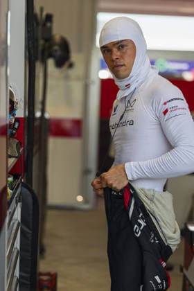 2026 FORMULA E SANYA ePRIX DE VRIES Nyck (nld), Mahindra Racing, Mahindra M12Electro, portrait during the 2026 Sanya ePrix, 11th round of the 2025-26 ABB FIA Formula E World Championship, WM, Weltmeisterschaft on the Sanya Street Circuit from June 18 to 20, 2026 in Sanya, China - SanyaChina  Copyright: xCLEMENTxLUCKx