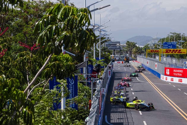 2026 FORMULA E SANYA ePRIX 27 DENNIS Jake (gbr), Andretti Formula E, Porsche 99X Electric, action during the 2026 Sanya ePrix, 11th round of the 2025-26 ABB FIA Formula E World Championship, WM, Weltmeisterschaft on the Sanya Street Circuit from June 18 to 20, 2026 in Sanya, China - SanyaChina  Copyright: xCLEMENTxLUCKx
