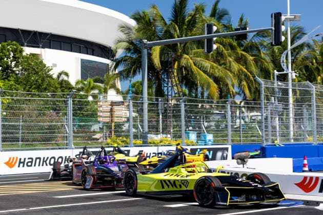 2026 FORMULA E SANYA ePRIX 27 DENNIS Jake (gbr), Andretti Formula E, Porsche 99X Electric, action during the 2026 Sanya ePrix, 11th round of the 2025-26 ABB FIA Formula E World Championship, WM, Weltmeisterschaft on the Sanya Street Circuit from June 18 to 20, 2026 in Sanya, China - SanyaChina  Copyright: xDamienxDoumerguex