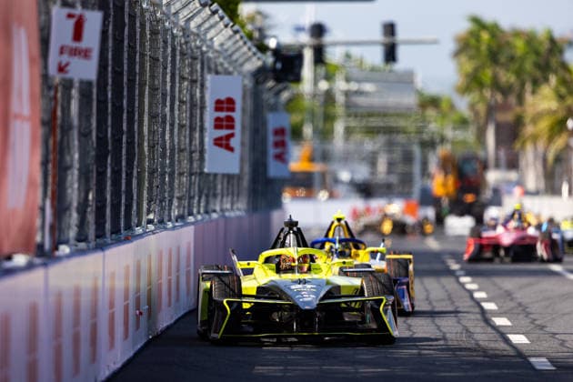 2026 FORMULA E SANYA ePRIX 27 DENNIS Jake (gbr), Andretti Formula E, Porsche 99X Electric, action during the 2026 Sanya ePrix, 11th round of the 2025-26 ABB FIA Formula E World Championship, WM, Weltmeisterschaft on the Sanya Street Circuit from June 18 to 20, 2026 in Sanya, China - SanyaChina  Copyright: xDamienxDoumerguex