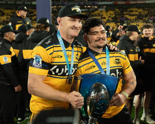 Wellington captains Jordie Barrett and Du Plessis Kirifi stand side by side with the trophy pose for the cameras. Wellington Hurricanes v Waikato Chiefs. Super Rugby Pacific. Final. Hnry Stadium. Wellington. New Zealand. Wellington Hurricanes 60 Waikato Chiefs 5 (HT 29-0). Photo by Joe Serci (SPP) in NZ.  Copyright: xJoexSercix xSPPx Sportspressphoto_SPR171414