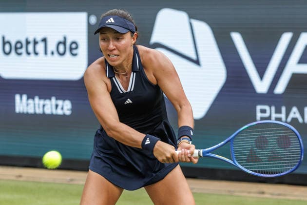 Berlin, 15.06.26, Tennis: VANDA Pharmaceuticals BERLIN TENNIS OPEN 2026 im Steffi-Graf-Stadion. Damen, Einzel. A. Sabalenka vs gegen Jessica Pegula. Jessica Pegula retourniert einen Ball. VANDA Pharmaceuticals BERLIN TENNIS OPEN 2026 *** Berlin, June 15, 2026, Tennis