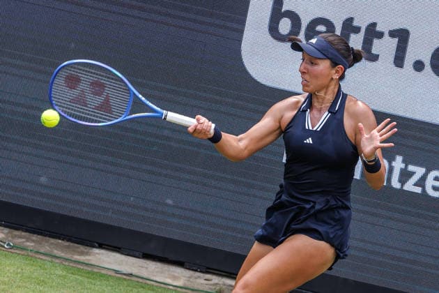 Berlin, 15.06.26, Tennis: VANDA Pharmaceuticals BERLIN TENNIS OPEN 2026 im Steffi-Graf-Stadion. Damen, Einzel. A. Sabalenka vs gegen Jessica Pegula. Jessica Pegula retourniert einen Ball. VANDA Pharmaceuticals BERLIN TENNIS OPEN 2026 *** Berlin, June 15, 2026, Tennis