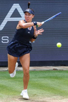 Berlin, 15.06.26, Tennis: VANDA Pharmaceuticals BERLIN TENNIS OPEN 2026 im Steffi-Graf-Stadion. Damen, Einzel. A. Sabalenka vs gegen Jessica Pegula. Jessica Pegula retourniert einen Ball. VANDA Pharmaceuticals BERLIN TENNIS OPEN 2026 *** Berlin, June 15, 2026, Tennis