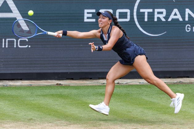Berlin, 15.06.26, Tennis: VANDA Pharmaceuticals BERLIN TENNIS OPEN 2026 im Steffi-Graf-Stadion. Damen, Einzel. A. Sabalenka vs gegen Jessica Pegula. Jessica Pegula retourniert einen Ball. VANDA Pharmaceuticals BERLIN TENNIS OPEN 2026 *** Berlin, June 15, 2026, Tennis