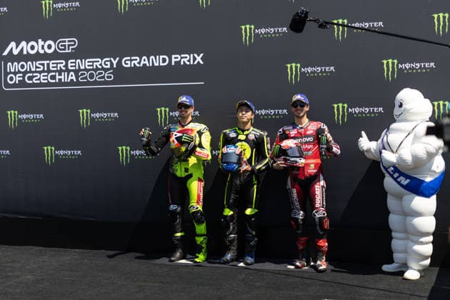 Foto IPP Enrico Schiavi Brno - Ostrova?ice 20-06-2025 MotoGP Gran Premio Motociclismo della Repubblica Ceca 2026 Qualifiche nella foto: da sx. Fabio Di Giannantonio - Pertamina Enduro VR46 Racing Team con Ai Ogura - Trackhouse MotoGP Team e Francesco Bagnaia - Ducati Lenovo Team Brno - Ostrova?ice italy REPUBBLICA CECA ITALY  Copyright: xR4924_italyphotopressx