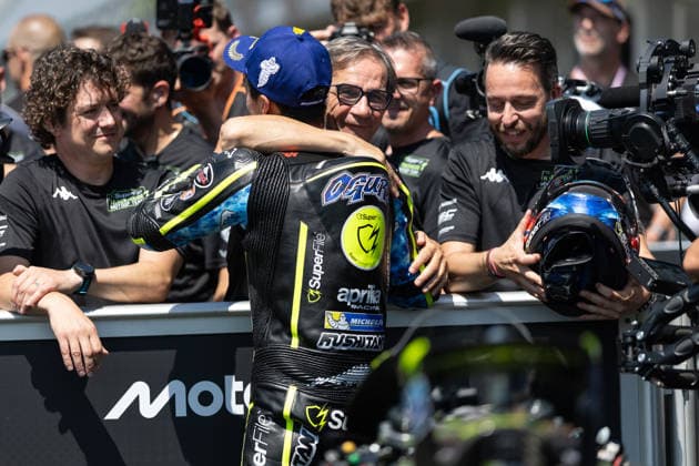 Foto IPP Enrico Schiavi Brno - Ostrova?ice 20-06-2025 MotoGP Gran Premio Motociclismo della Repubblica Ceca 2026 Qualifiche nella foto: Ai Ogura - Trackhouse MotoGP Team con Davide Brivio - Trackhouse MotoGP Team Brno - Ostrova?ice italy REPUBBLICA CECA ITALY  Copyright: xR4924_italyphotopressx