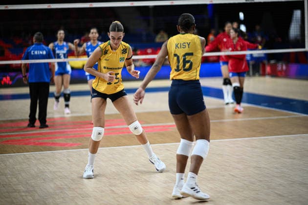 China v Brazil - 2026 FIVB Volleyball Nations League ANKARA, TURKIYE - JUNE 20: Helena Wenk Hoengen (15) and Kisy Nascimento (16) of Brazil warm up ahead the 2026 FIVB Volleyball Nations League (VNL) Week 2 match between China and Brazil at Ankara Sports Hall in Ankara, Turkiye on June 20, 2026. Akin Celiktas Anadolu Ankara Turkey. Editorial use only. Please get in touch for any other usage.  Copyright: x2026xAnadoluxAkinxCeliktasx