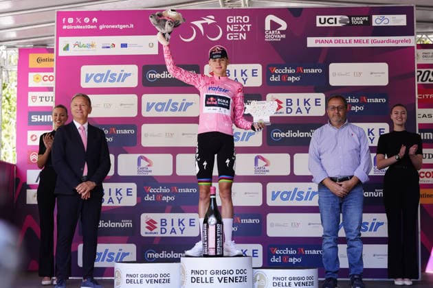 The pink jersey Italy s Lorenzo Mark Finn of Red Bull - Bora - Hansgrohe Rookies during Stage 7 of the Giro Next Gen 2026, from Sulmona to Piana delle Mele (Guardiagrele), Italy, Saturday, June 20, 2026.  Copyright: xFabioxFerrari LaPressex