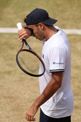 Francisco Cerundolo of Argentina reacts in frustration HSBC Queen s Club Championships, Day Fifteen, Tennis, Queen s Club, West Kensington, London, UK - 20 Jun 2026London Queen s Club United Kingdom  Copyright: xEllaxLing Shutterstockx 16929307a