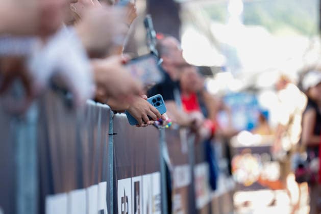 CLIMBING - World Climbing Series INNSBRUCK,AUSTRIA,20.JUN.26 - CLIMBING - World Climbing Series, lead. Image shows a feature with a mobile phone.  GEPAxpictures xMarkoxVulic