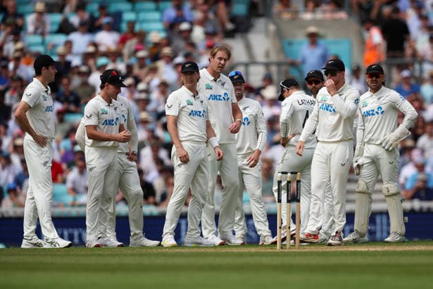 England v New Zealand, International Test Match 2026 WICKET CELEBRATION England All-Rounder Jacob Bethell (82)is given out Leg Before Wicket of the bowling of New Zealand Fast Bowler Kyle Jamieson (12) during the International Test Match 2026 match between England and New Zealand at the Oval, London, UK on 20 June 2026. London Oval London UK Editorial use only , Copyright: xChrisxFoxwellx PSI-24390-0197