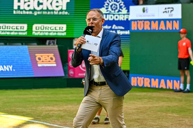 Stadionsprecher Bjoern Sassenroth TERRA WORTMANN Open 2026, Tennis, ATP, Tennis Herren Tennis Herren 500, Turnier, Hauptfeld, Halbfinale, 20.06.2026, TERRA WORTMANN Open 2026, Tennis, ATP, Tennis Herren 500, Turnier, Hauptfeld, Halbfinale, 20.06.2026 Halle *** Stadium Announcer Bjoern Sassenroth TERRA WORTMANN Open 2026, Tennis, ATP, Mens 500, Tournament, Main Draw, Semifinals, June 20, 2026, TERRA WORTMANN Open 2026, Tennis, ATP, Men’s 500, Tournament, Main Draw, Semifinals, June 20, 2026, Halle,detected_source_language Copyright: xEibner-Pressefoto RobertxGertzenx EP_RGN
