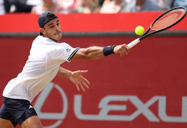 Francisco Cerundolo of Argentina in action HSBC Queen s Club Championships, Day Fifteen, Tennis, Queen s Club, West Kensington, London, UK - 20 Jun 2026London Queen s Club United Kingdom  Copyright: xEllaxLing Shutterstockx 16929307u