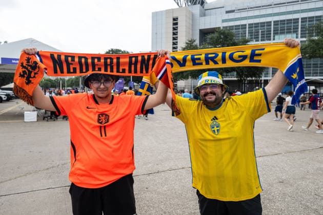 260620 Fans outside Houston Stadium ahead of the FIFA World Cup, WM, Weltmeisterschaft, Fussball 2026 football match between Netherlands and Sweden on June 20, 2026 in Houston. Photo: Ludvig Thunman BILDBYRAN kod LT PA1246 bbeng fotboll football soccer fotball vm fotbolls-vm fotball-vm fotbolls-vm 2026 fifa world cup 2026 sverige sweden sverige a netherlands nederländerna publik *** June 26, 2020  Copyright: LUDVIGxTHUNMAN BB260620LT002
