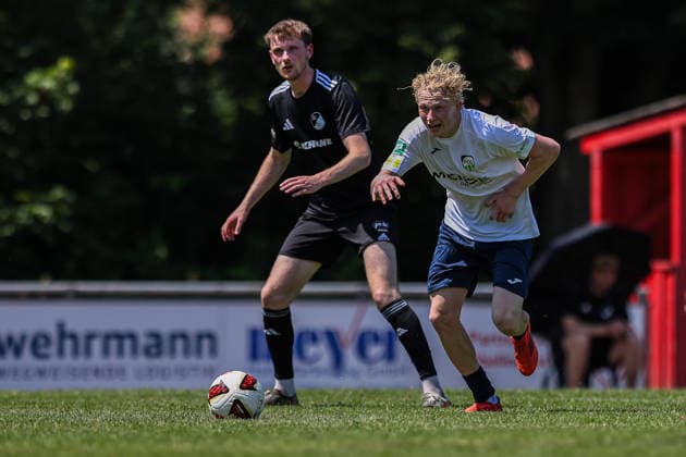 2026.06.20, xkwix, Fußball, Testspiel, SC Spelle-Venhaus - FC Gütersloh, Arena am Stuckenberg, Saison 2026 2027: Niklas Frese (FC Gütersloh 35) im Zweikampf DFB regulations prohibit any use of photographs as image sequences and or quasi-video. Photo: xKamilxWilkowskixPressefotoKochx Niedersachsen Deutschland *** June 20, 2026, xkwix, soccer, friendly match, SC Spelle Venhaus vs. FC Gütersloh, Arena am Stuckenberg, 2026–2027 season, Niklas Frese, FC Gütersloh 35, in a tackle. DFB regulations prohibit any use of photographs as image sequences and or quasi-video. Photo