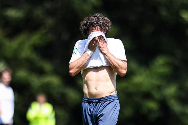 2026.06.20, xkwix, Fußball, Testspiel, SC Spelle-Venhaus - FC Gütersloh, Arena am Stuckenberg, Saison 2026 2027: Paolo Maiella (FC Gütersloh 9) mit Trikot im Gesicht enttaeuscht DFB regulations prohibit any use of photographs as image sequences and or quasi-video. Photo: xKamilxWilkowskixPressefotoKochx Niedersachsen Deutschland *** June 20, 2026, xkwix, soccer, friendly match, SC Spelle Venhaus vs. FC Gütersloh, Arena am Stuckenberg, 2026–2027 season