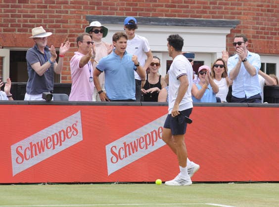 Tennis - HSBC Queen™s Club Championships - Men s ATP, Tennis Herren Tour 500 Tournament - Queen™s Club, London - Saturday 20th June 2026 Men™s Singles Semi Final, Andy Murray Arena: Brandon Nakashima (USA) vs. Francisco Cerundolo (ARG) Francisco Cerundolo celebrates winning the match with the crowd 