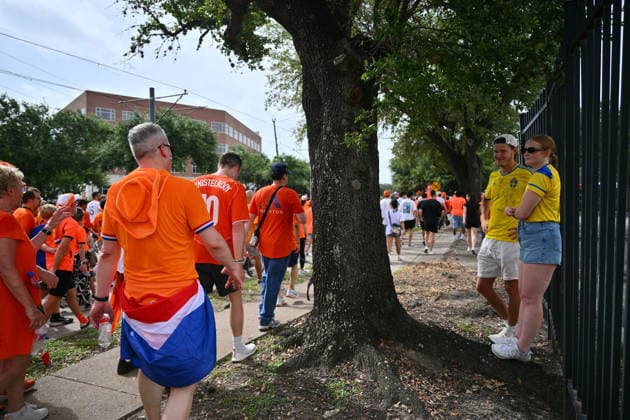 FIFA World Cup, WM, Weltmeisterschaft, Fussball 2026 - Group F - Netherlands vs Sweden Netherlands supporters make their way to the stadium for the FIFA World Cup 2026 group stage match Netherlands against Sweden, in Houston, USA, 20 June 2026. HOUSTON United States  Copyright: xSAMxWASSONx