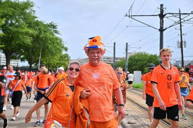 FIFA World Cup, WM, Weltmeisterschaft, Fussball 2026 - Group F - Netherlands vs Sweden Netherlands supporters pose for a photo as they make their way to the stadium for the FIFA World Cup 2026 group stage match Netherlands against Sweden, in Houston, USA, 20 June 2026. HOUSTON United States  Copyright: xSAMxWASSONx