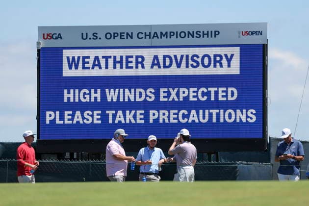 US Open Golf Championship - Round 3 A weather advisory of high winds is displayed on screen during the third round of the 2026 US Open golf tournament at the Shinnecock Hills Golf Club in Southampton, New York, USA, 20 June 2026. SOUTHAMPTON NEW YORK UNITED STATES  Copyright: xSARAHxYENESELx