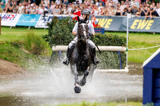 LUHMÜHLEN Longines Horse Trail 2026, LUHMÜHLEN Longines Horse Trail 2026 KRAJEWSKI Julia GER, Tullabeg Platinum CCI4 S Meßmer Trophy German Championship 2026 Cross-Country Luhmühlen, Competition Grounds, June 20, 2026,detected_source_language