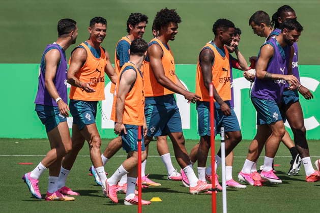 FIFA World Cup, WM, Weltmeisterschaft, Fussball 2026 - Portugal training Portugal s national soccer player Cristiano Ronaldo (2-L) attends a training session of the team, in Palm Beach, Florida, USA, 20 June 2026. Palm Beach Florida United States  Copyright: xMIGUELxA.xLOPESx