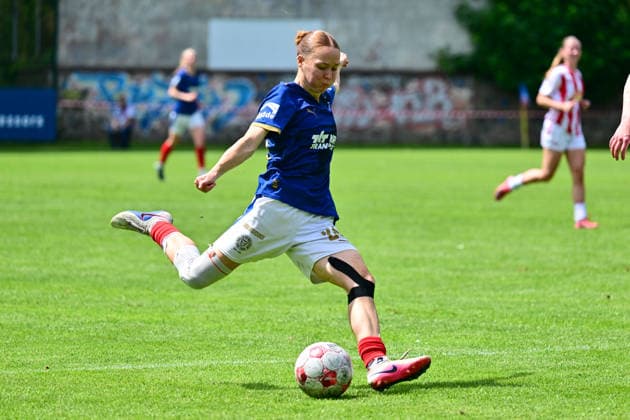 20.06.2026, Fußball, Frauen, Regionalliga, Relagation zur 2. Bundesliga, Saison 2025 2026, Holstein Kiel - 1. FC Köln, Holstein Women Kira Hasse Kiel, Holstein-Stadion Waldwiese, VfB Kiel Platz Schleswig-Holstein Deutschland *** June 20, 2026, Soccer, Womens, Regional League, Promotion Relegation to the 2. Bundesliga, 2025–2026 Season, Holstein Kiel vs. 1. FC Köln, Holstein Womens Team (Kira Hasse, Kiel), Holstein Stadion Waldwiese, VfB Kiel Field, Schleswig-Holstein, Germany,detected_source_language